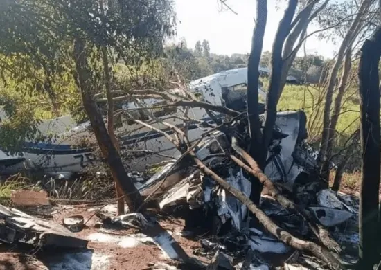 Imagem ilustrativa da imagem Avião com R$ 15 milhões em espécie cai no Paraguai e moradores saqueiam dinheiro