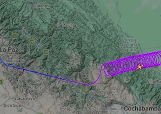 Imagem ilustrativa da imagem Avião faz mais de 20 círculos em possível 'voo fantasma' antes de cair na Bolívia