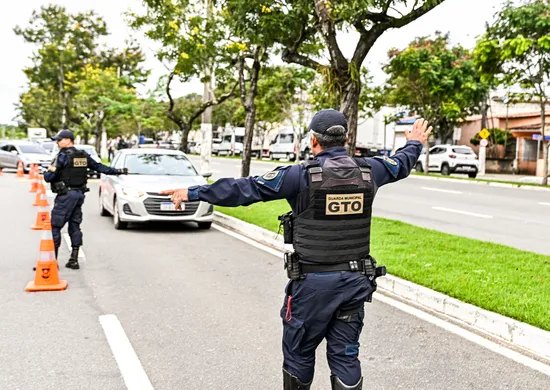 Imagem ilustrativa da imagem Blitze em Vitória aborda mais de 300 veículos no último fim de semana