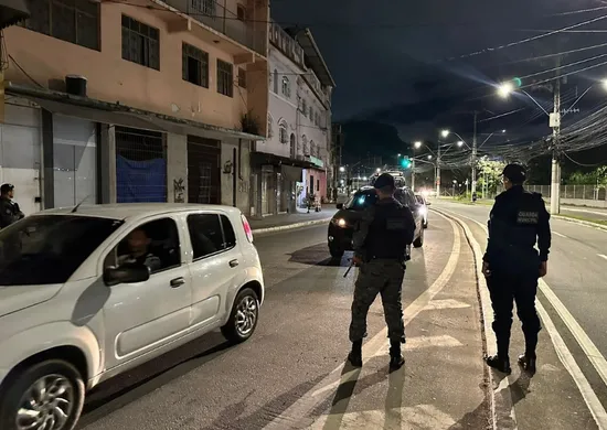 Imagem ilustrativa da imagem Blitze guincha carros por pneu careca e farol queimado no ES