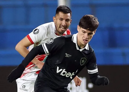 Imagem ilustrativa da imagem Botafogo empilha gols perdidos e perde para o Potosí na Libertadores