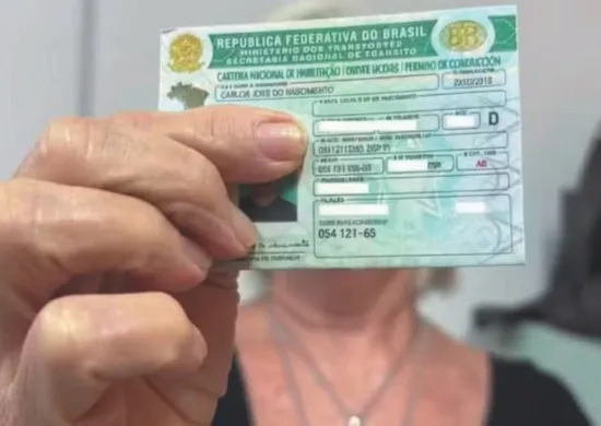 Imagem ilustrativa da imagem Brasileiros deixaram de gastar R$ 499 milhões com nova carteira de motorista
