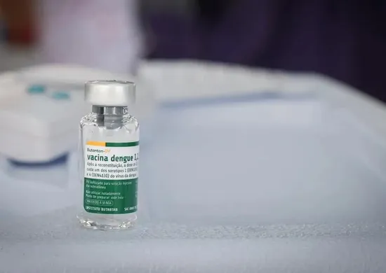 Imagem ilustrativa da imagem Butantan antecipa entrega de 1,3 mi de vacinas contra dengue ao SUS