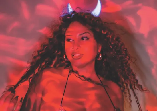 Imagem ilustrativa da imagem “Cafofo”, o novo piseiro romântico da linharense Anastácia