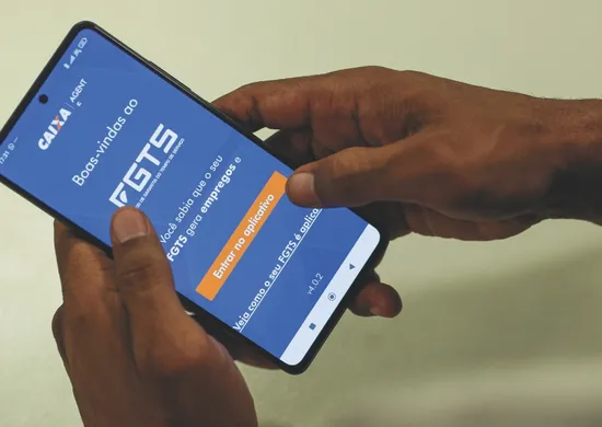 Imagem ilustrativa da imagem Caixa vai liberar saldo retido do FGTS para trabalhadores. Veja quem vai receber