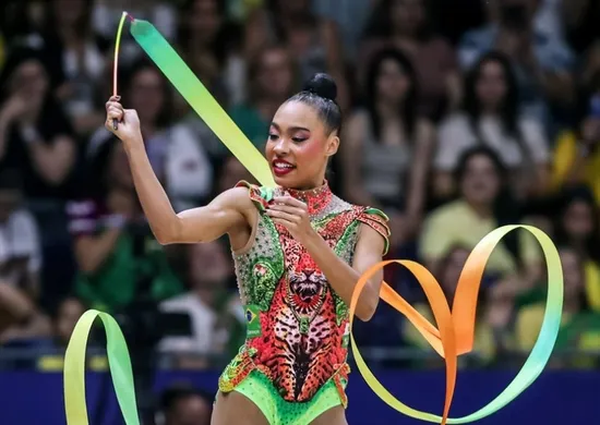 Imagem ilustrativa da imagem Capixaba Geovanna Santos conquista medalha na Copa do Mundo de ginástica rítmica