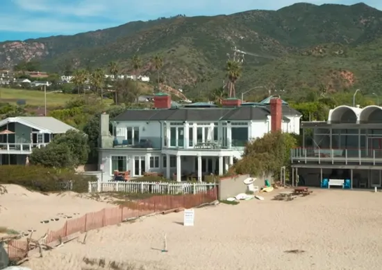 Imagem ilustrativa da imagem Casa de praia de Hannah Montana em Malibu pode ser 'alugada' no Airbnb