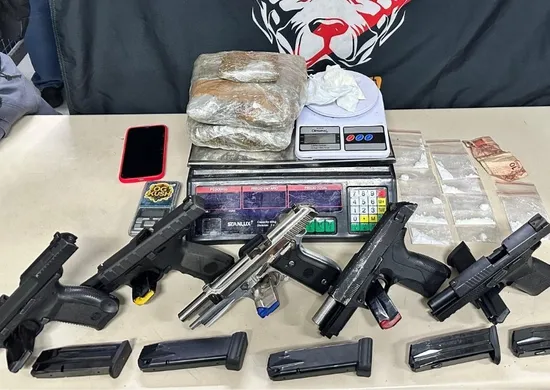 Imagem ilustrativa da imagem Casal é detido com supermaconha e cinco armas em Vila Velha