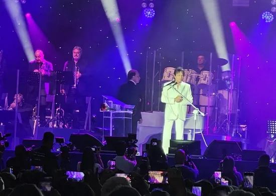 Imagem ilustrativa da imagem "Cidade mais linda do Brasil", declara Roberto Carlos em show no ES