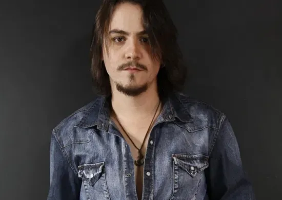 Imagem ilustrativa da imagem Clássicos da música internacional com Dino Fonseca em Pedra Azul