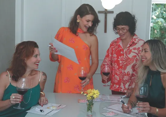 Imagem ilustrativa da imagem “Clubes de Mulheres” para tratar temas sérios e descontrair