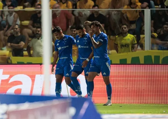 Imagem ilustrativa da imagem Com pênalti polêmico, Cruzeiro busca empate contra Mirassol e soma primeiro ponto