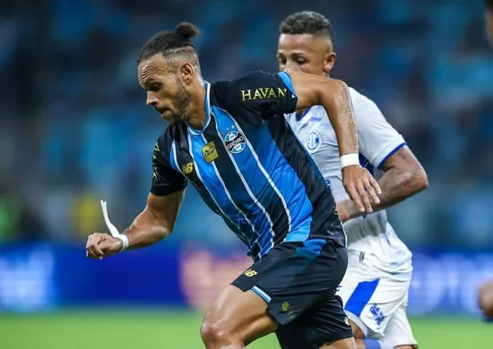 Imagem ilustrativa da imagem Copa do Brasil: Grêmio aproveita um a mais desde 1º tempo e vence Confiança