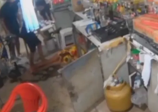 Imagem ilustrativa da imagem Criança é baleada nas costas durante confronto de facções no Rio