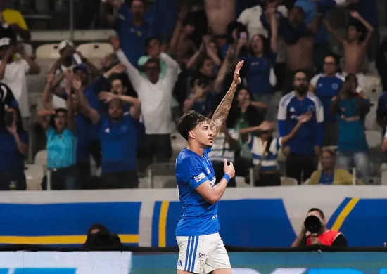 Imagem ilustrativa da imagem Cruzeiro domina o Vitória na estreia de Artur Jorge e desencanta no Brasileirão