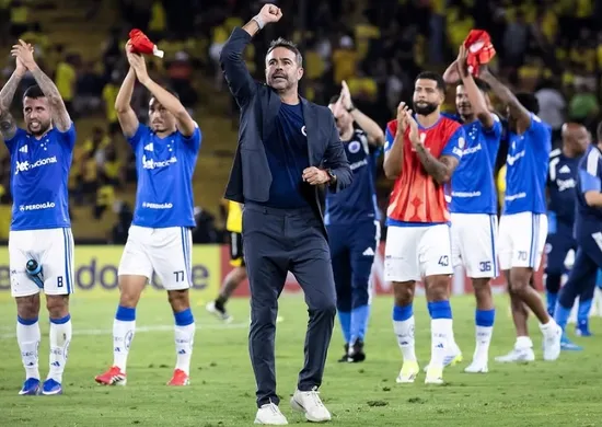 Imagem ilustrativa da imagem Cruzeiro supera pressão do Barcelona-EQU e vence na estreia da Libertadores