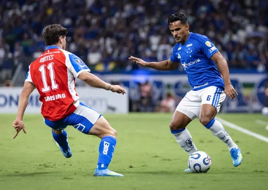 Imagem ilustrativa da imagem Cruzeiro vacila no fim, perde para a Católica em casa e se complica na Libertadores