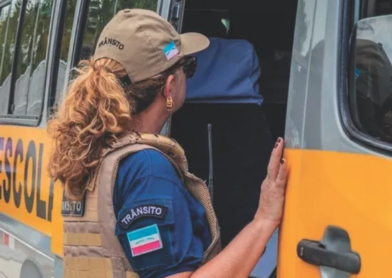 Imagem ilustrativa da imagem Detran dá dicas para evitar dor de cabeça na hora de escolher a van escolar