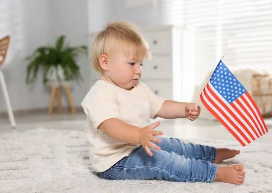 Imagem ilustrativa da imagem EUA podem retirar cidadania de 200 mil bebês nascidos a cada ano no país; entenda