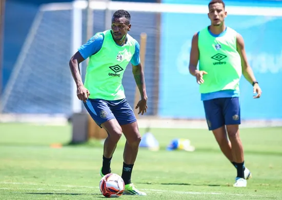 Imagem ilustrativa da imagem Edenilson chega ao Rio para assinar com o Botafogo