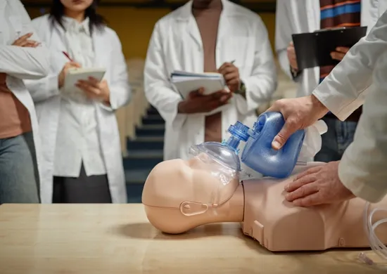 Imagem ilustrativa da imagem Entenda o que pode acontecer com faculdades de medicina punidas pelo MEC