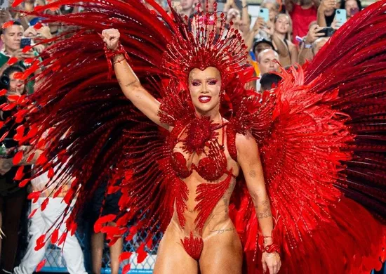 Imagem ilustrativa da imagem Estreia tumultuada de Virginia e sambas fortes marcam última noite de desfiles