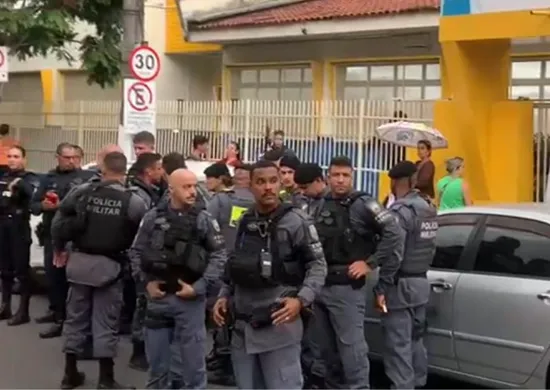 Imagem ilustrativa da imagem Estudante é esfaqueado dentro de escola em Jardim Camburi