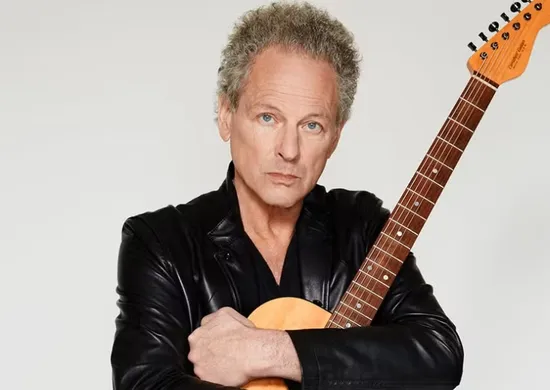 Imagem ilustrativa da imagem Ex-Fleetwood Mac é atacado por stalker com 'substância desconhecida'; entenda