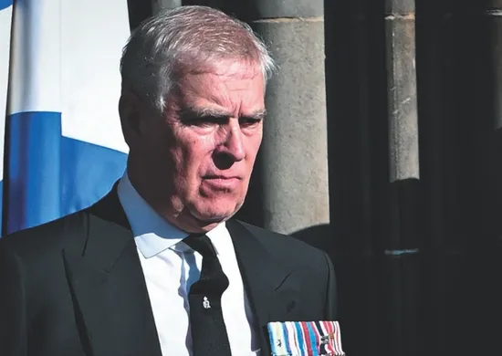 Imagem ilustrativa da imagem Ex-príncipe Andrew é preso por suspeita de conduta imprópria, diz imprensa