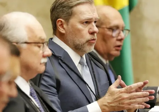 Imagem ilustrativa da imagem Fachin arquiva ação que pedia suspeição de Toffoli no caso Master