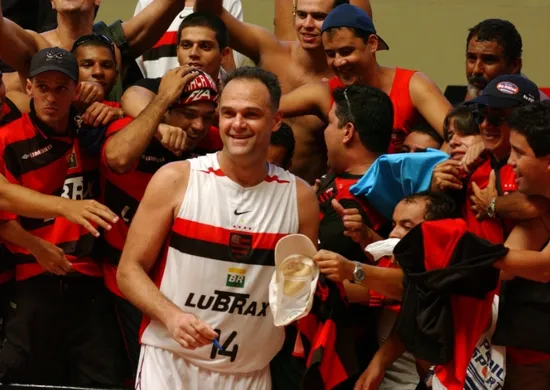 Imagem ilustrativa da imagem Flamengo eterniza camisa 14 do basquete em tributo a Oscar Schmidt