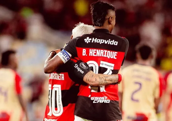 Imagem ilustrativa da imagem Flamengo goleia Medellín com brilho de geração 2019 e vira líder do Grupo A