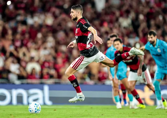 Imagem ilustrativa da imagem Flamengo perde Jorginho por lesão em semana dura com estreia na Libertadores