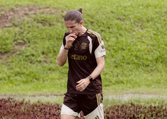 Imagem ilustrativa da imagem Flamengo se reapresenta sob protestos da torcida