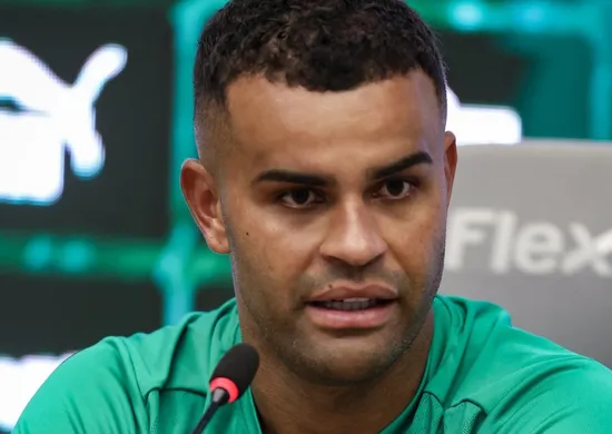 Imagem ilustrativa da imagem Fluminense apresenta Alisson após impasse com o São Paulo