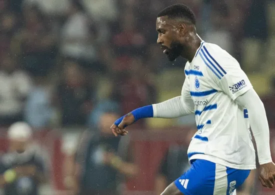 Imagem ilustrativa da imagem Gerson é intimado e recebe cobrança de R$ 42,7 milhões do Flamengo