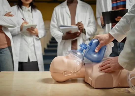 Imagem ilustrativa da imagem Governo Lula revoga edital para criação de novos cursos de medicina