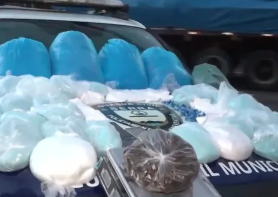 Imagem ilustrativa da imagem Guarda Municipal apreende 70 kg de drogas em casa na Serra e detém três suspeitos