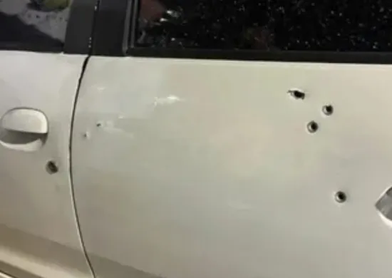 Imagem ilustrativa da imagem Homem atira em carro após discussão e mata criança no RJ; pai fica ferido