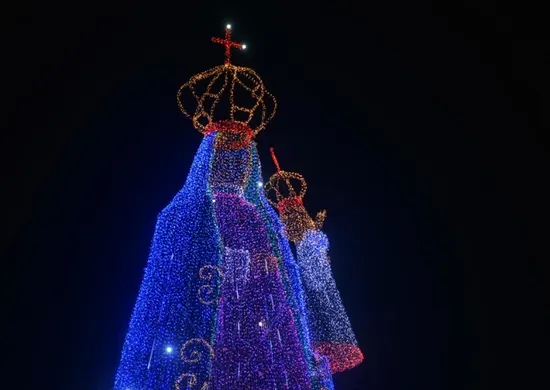Imagem ilustrativa da imagem Imagem iluminada de Nossa Senhora da Penha é acesa em Vila Velha; veja fotos