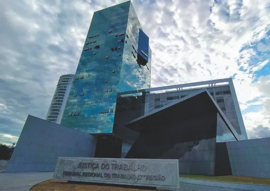 Imagem ilustrativa da imagem Indenizações de até R$ 10 mil por barata na comida