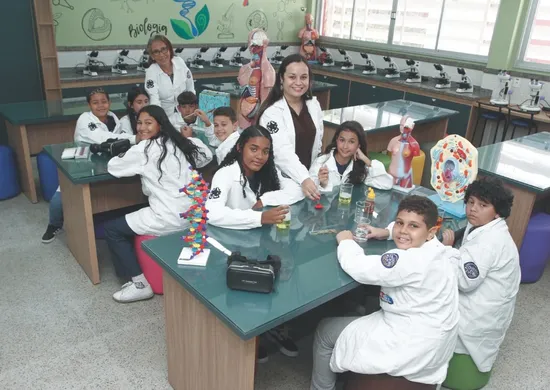 Imagem ilustrativa da imagem “Investigadores da Ciência”: projeto leva alunos a explorar laboratório na Serra