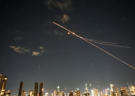 Imagem ilustrativa da imagem Israel volta a atacar Teerã e Irã escala retaliação