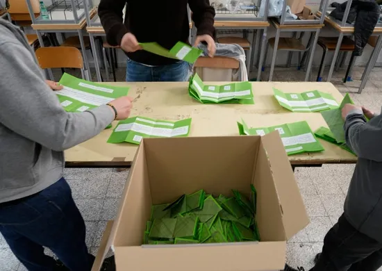 Imagem ilustrativa da imagem Italianos rejeitam reforma do Judiciário defendida por Meloni, indicam projeções