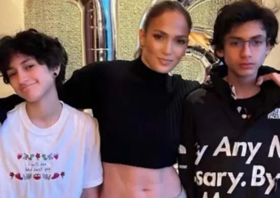 Imagem ilustrativa da imagem Jennifer Lopez comemora aniversário de 18 anos dos filhos gêmeos