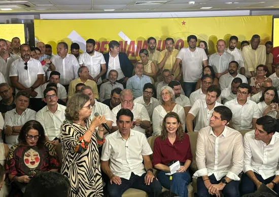 Imagem ilustrativa da imagem João Campos lança chapa ao Governo de PE com Marília Arraes e Humberto Costa
