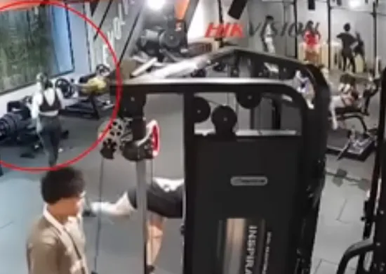 Imagem ilustrativa da imagem Jovem de 19 anos quebra os dois joelhos após acidente em academia no DF