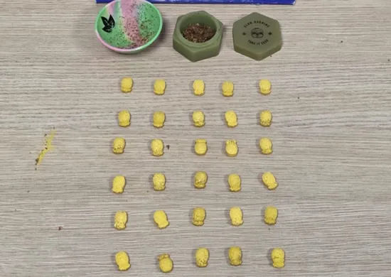 Imagem ilustrativa da imagem Jovens são presos após ecstasy ser encontrado em carrinho de bebê em Vitória