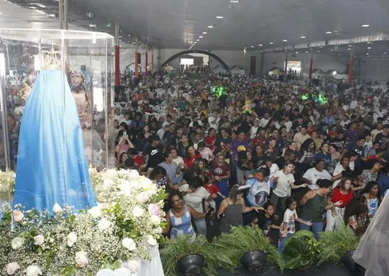 Imagem ilustrativa da imagem Louvor e emoção no Retiro de Carnaval Vinde e Vede