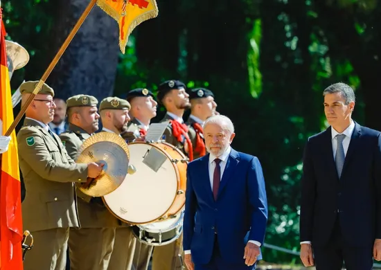 Imagem ilustrativa da imagem Lula alerta sobre risco de bets e big techs para famílias e democracia